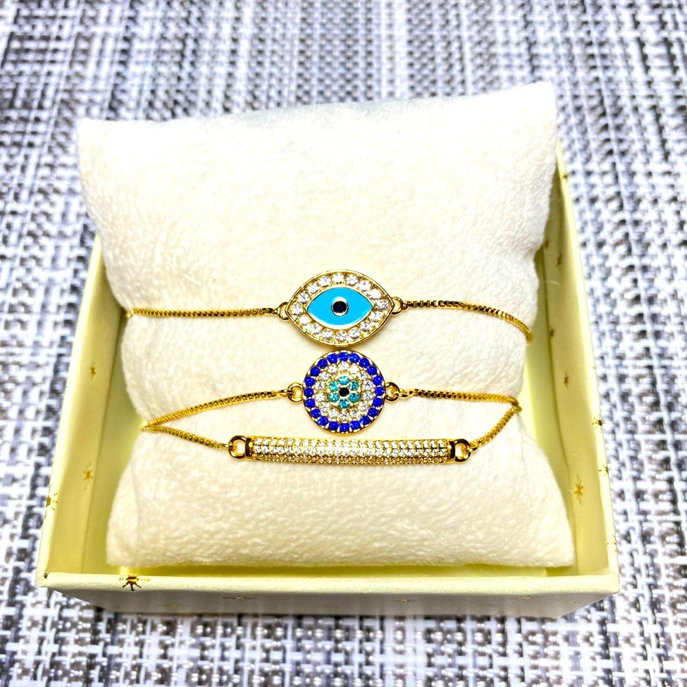 Arm Candy BRAND NEW 3 gold toned adjustable bracelet ❤️ Box included 🎁